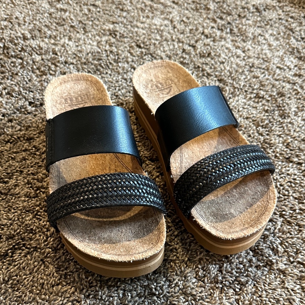Reef Black and Tan Women's Sandals